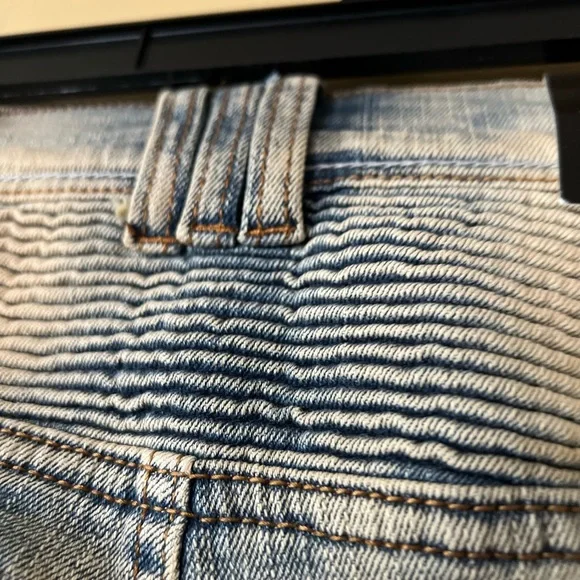 Gray Skinny Jeans with Red Accents - Picture 6 of 9